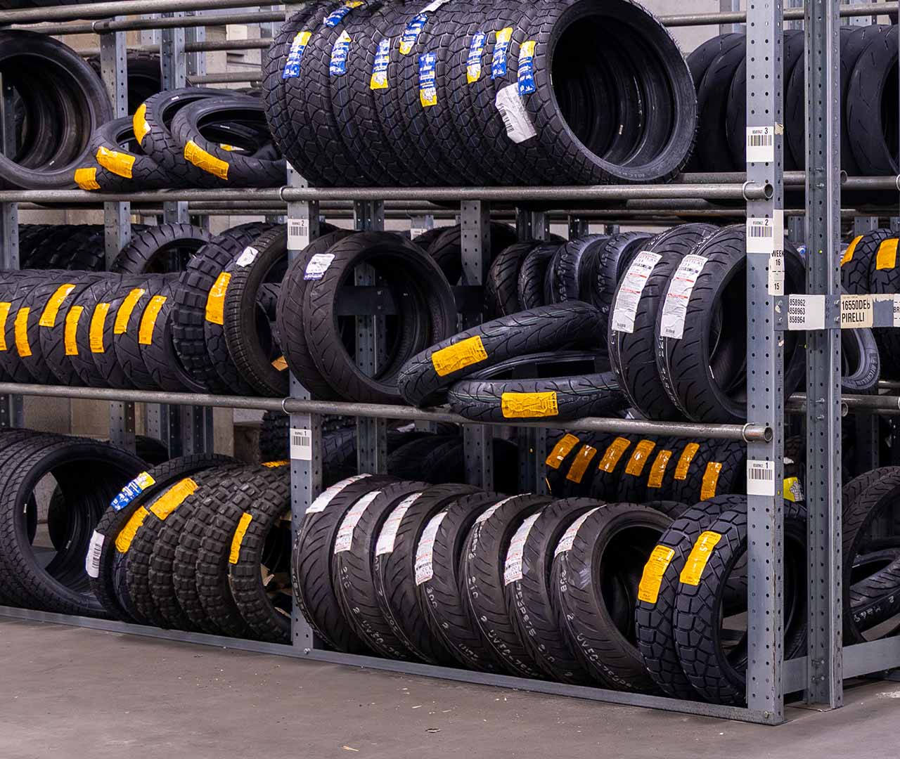 Continental Motorradreifen im Lager