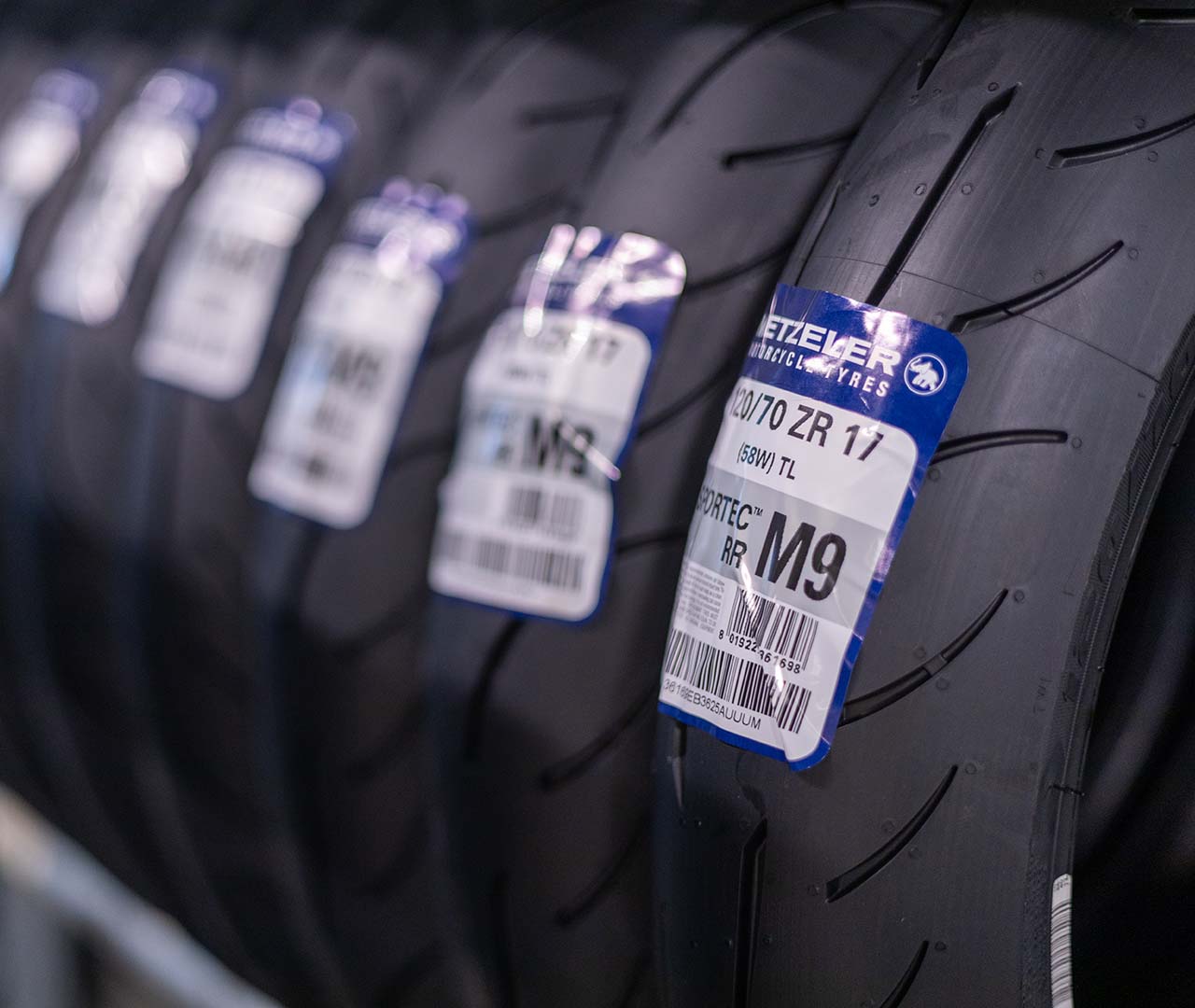 Metzeler Motorradreifen im Lager